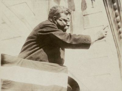 Unknown Photographer - Colonel Roosevelt on his tour through New Jersey before the 1912 convention